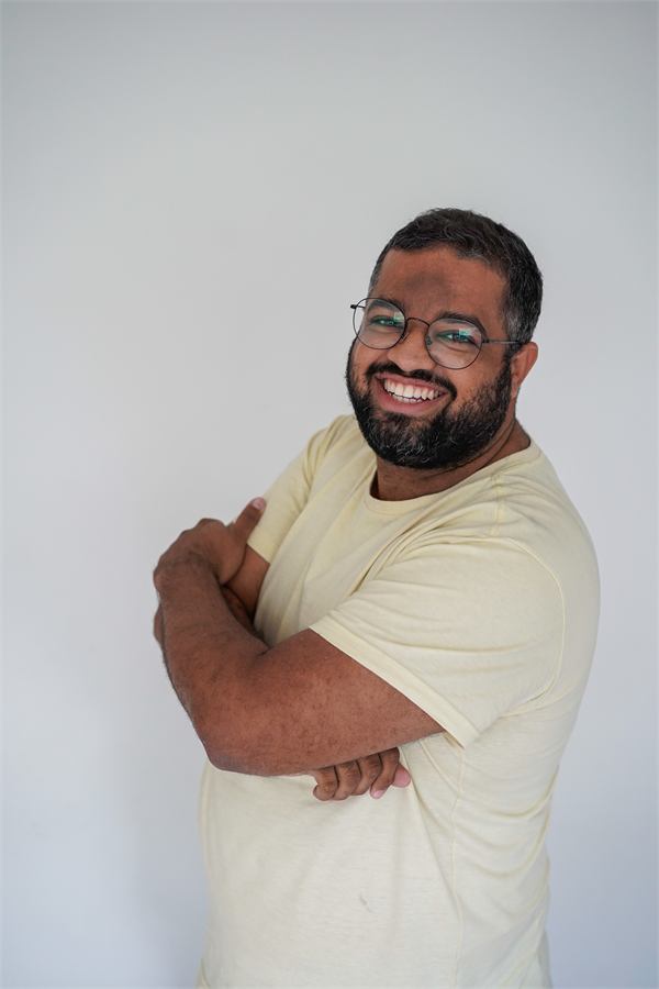 Beto Almeida em trabalho fotográfico